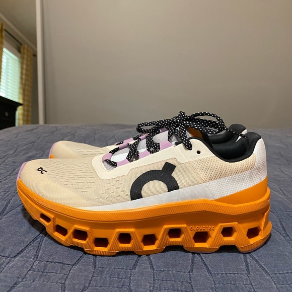 On cloud cloudmonster - Picture 2 of 7